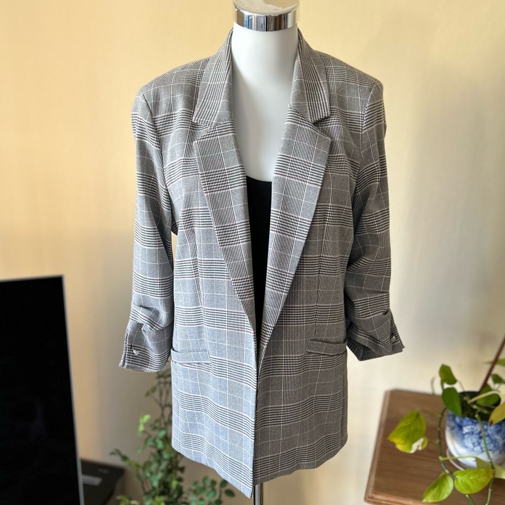 KUT From the Kloth 3/4 sleeve blazer with fine details, rouched sleeves, Small